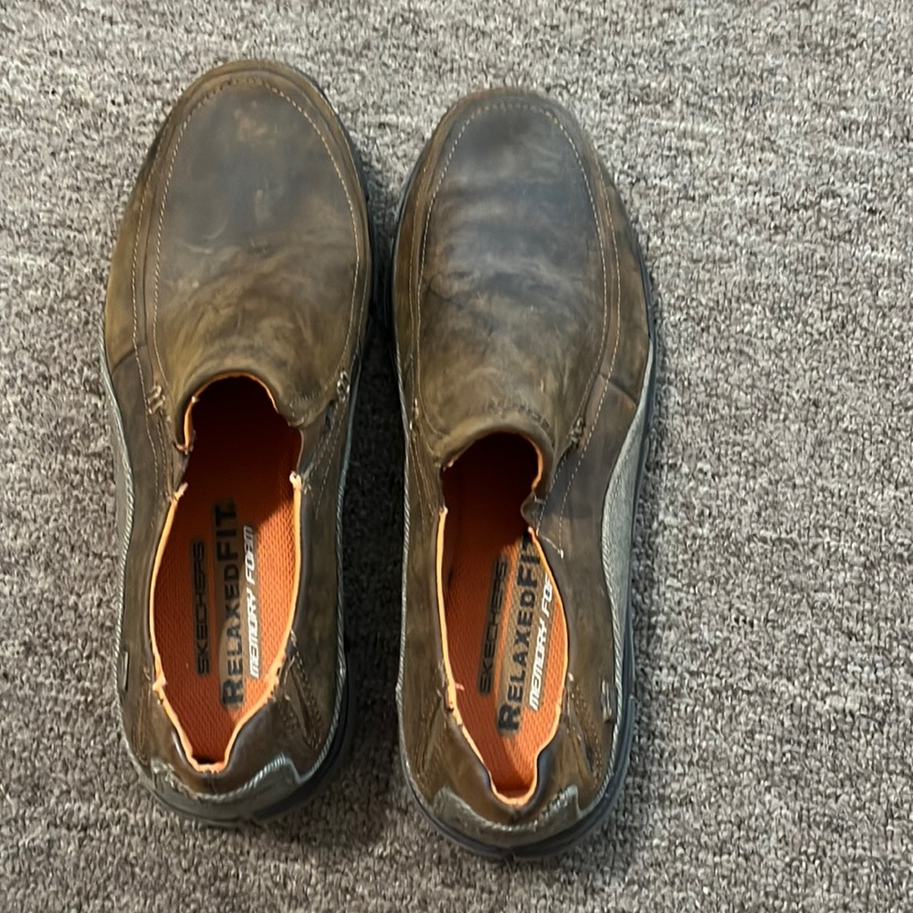 Skechers Relaxed Fit Memory Foam